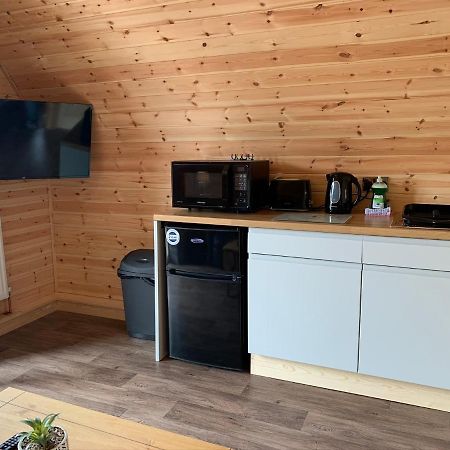 فيلا Pond View Pod 3 With Private Hot Tub -Fife - Loch Leven - Lomond Hills Kelty المظهر الخارجي الصورة