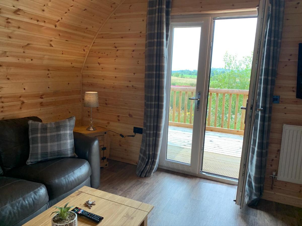فيلا Pond View Pod 3 With Private Hot Tub -Fife - Loch Leven - Lomond Hills Kelty المظهر الخارجي الصورة
